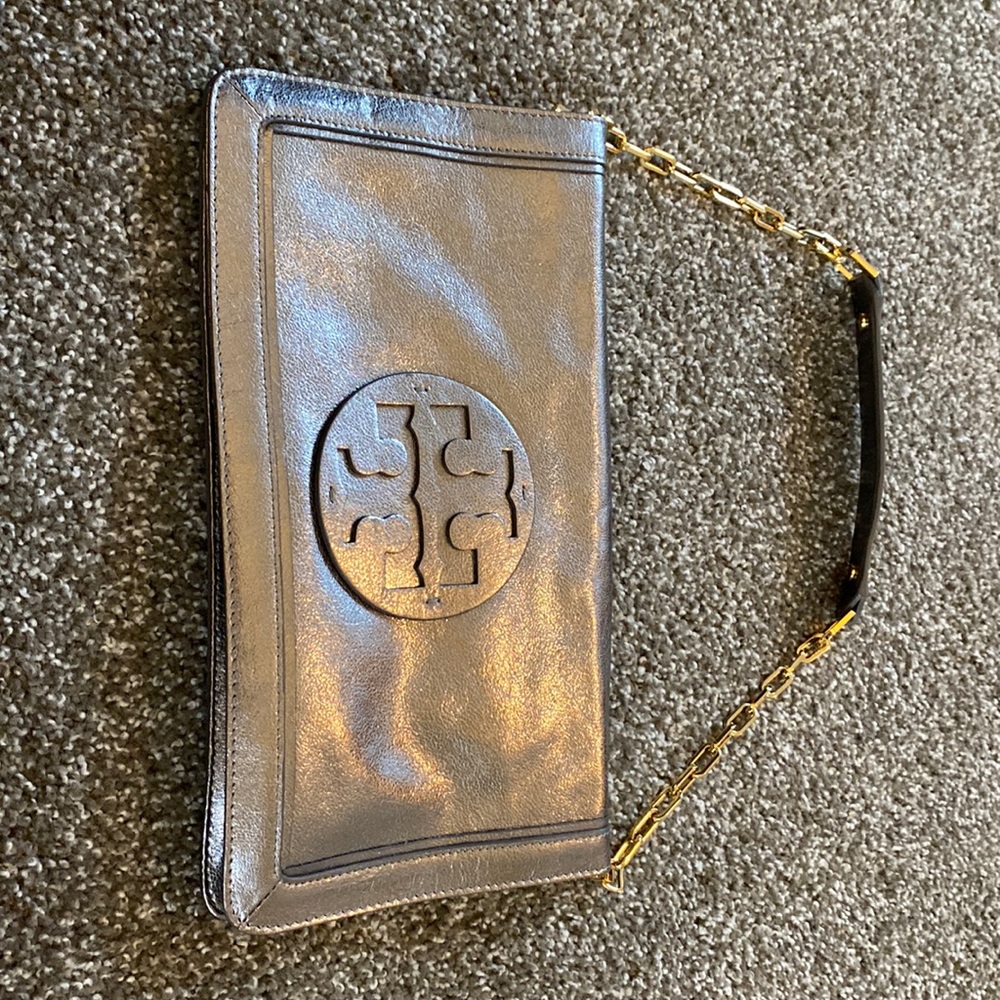 Authentic Tory Burch purse in excellent like new condition